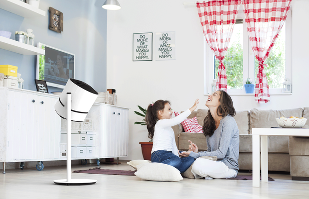 F220_CC_Fan_Purifier_BONECO_Image_Mom_Daughter