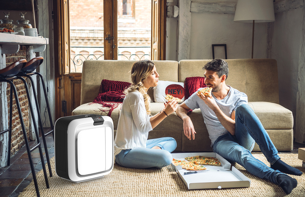 H700_BONECO_HYBRID_Purifier_Humidifier_Livingroom_Couple